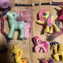 24 Pc Lot Hasbro My Little Pony Horse Figure Toy Lot With Carry Case Necklaces +