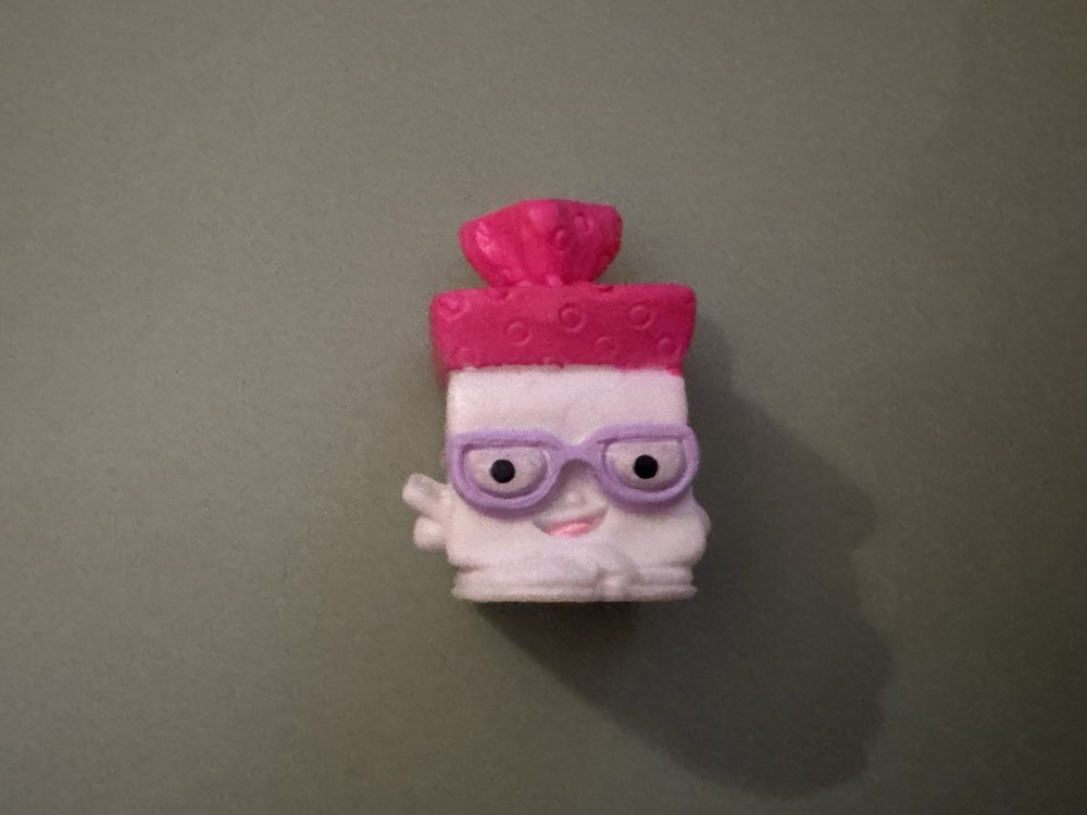 Shopkins Season 1 Bread Head Pink And White Shoppie Shopkin