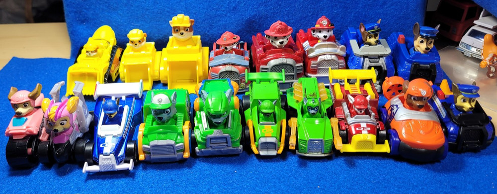 Paw Patrol Car Lot 18 Die Cast & Plastic Vehicles W Drivers Nickelodeon Toys
