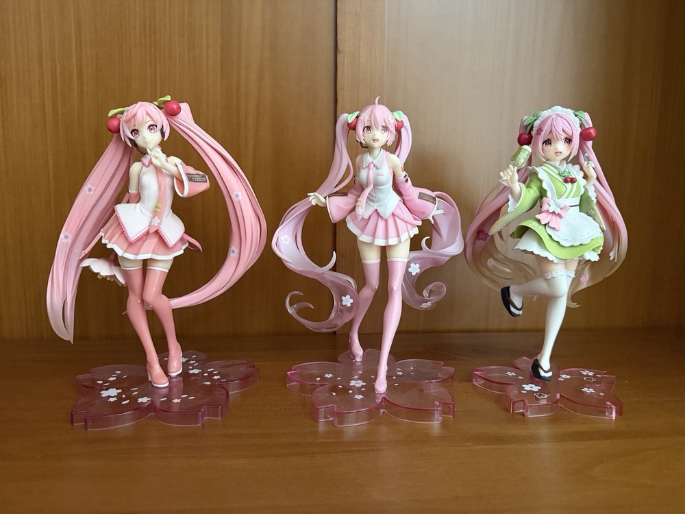 Hatsune Miku Figure Lot – 3pcs Set – Sakura Miku