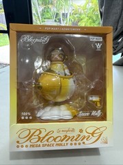 Authentic Pop Mart Mega Space Molly 100% Blooming Series- La Margherita. Sealed