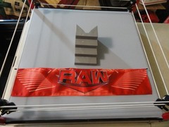 MATTEL WWE MONDAY NIGHT RAW WRESTLING RING SEE PICS! 21″ RING EXCELLENT