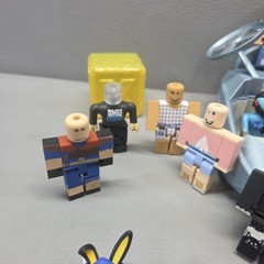 Roblox Mini Figures Lot With Vehicle R0BL0X Action Toys