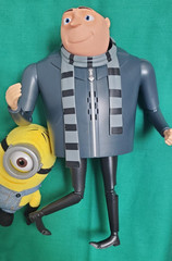 Despicable Me 2 Gru The Talking Genius Working 11″ Action Figure + Minion