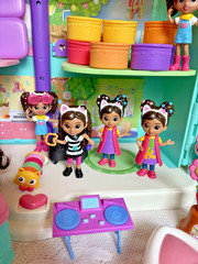 Gabby’s Dollhouse Purrfect Playset 2FT Tall Figures Cats Accessories Works
