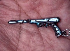 Mini gun VALORANT Ruination Ghost Metal keychain toy 5cm 1/5