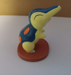 Poke Ball Blaster Yellow w/ Cyndaquil Line Figures & Battle Discs (Tomy, 2000)