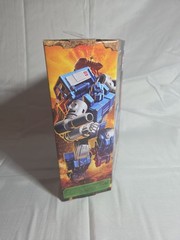 Transformers War For Cybertron Kingdom Autobot Pipes NIB