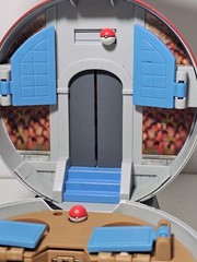 Pokemon Pokeball Gym Battle Arena Micro Playset Red Vintage 2009 Ash Brock Toy