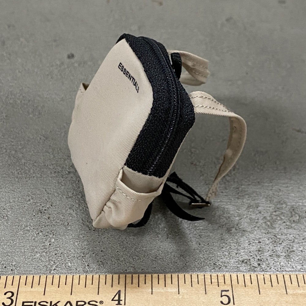 BE-BKP-WHT: 1/12 scale Beige Backpack with working zipper for 6″ action figures