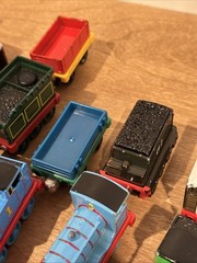 Thomas & Friends Magnetic Metal Die Cast Train Lot Of 75 Engines & Car