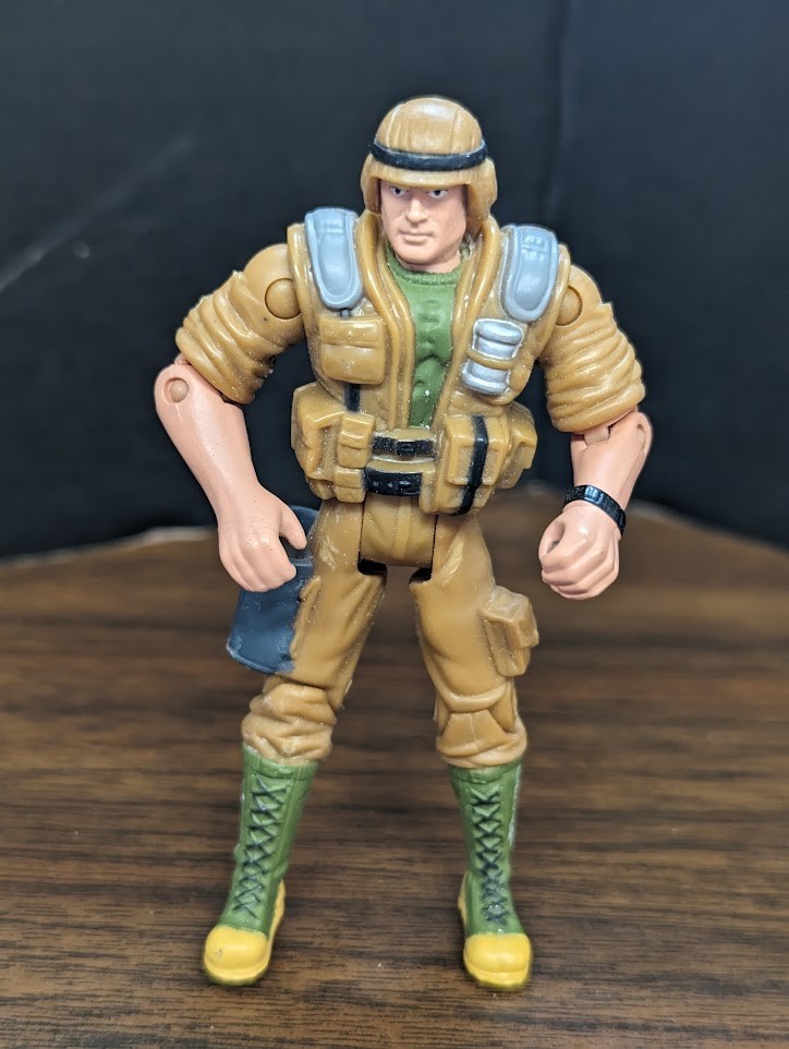 DUKE V10 G.I. GI JOE ACTION FIGURE (dark Tan) w/ accessories Vintage 2002 w/ gun