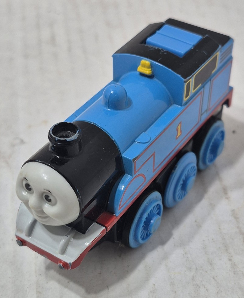 Vintage Thomas & Friends Die-Cast Battery Powered Motorized Tank Engine Train