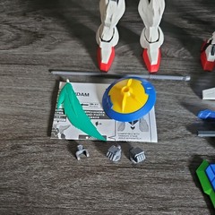 Bandai Gundam Universe Mobile Suit Action Figure Mixed Lot of 4 + 1 Model Kit