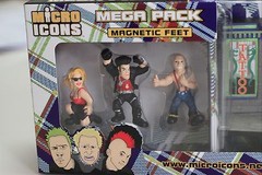 New Punks Micro Icons Diorama set includes 4 figures – about 1:32 scale