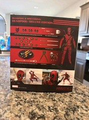 MEZCO ONE:12 DEADPOOL & WOLVERINE DEADPOOL