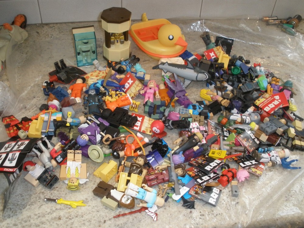 HUGE LOT OF ROBLOX CHARACTER FIGURES AND ACCESSORIES
