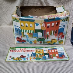 VTG 1991 ILLCO Sesame Street Playset w/ all Figures Few Missing Pieces DMGD Box