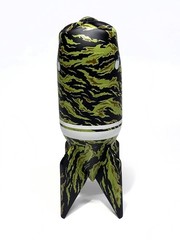 Jason Freeney SKULL BOMB PLUS Tiger Camo 10″ Polystone Sculpture – Mighty Jaxx