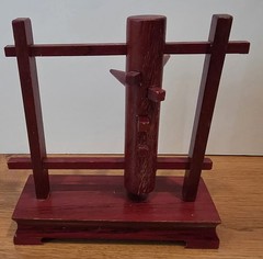 Miniture Chinese Bruce Lee Wing Chun Stake Wooden Dummy Kung fu mini