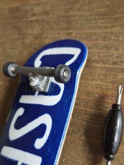 Cash Wood fingerboard complete with Urethane bearing wheels and foam grip