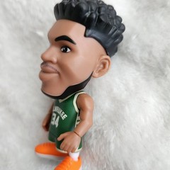 Zuru 5 Surprise NBA Ballers: Milwaukee Bucks – Giannis Antetakounmpo Figure