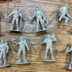 2″ Astronaut Plastic Action Figures Lot Of 30 Plus Pieces Vintage