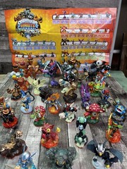 SKYLANDERS 🔥CLEARANCE Lot of 39 , instructions manual, poster and Travel Case
