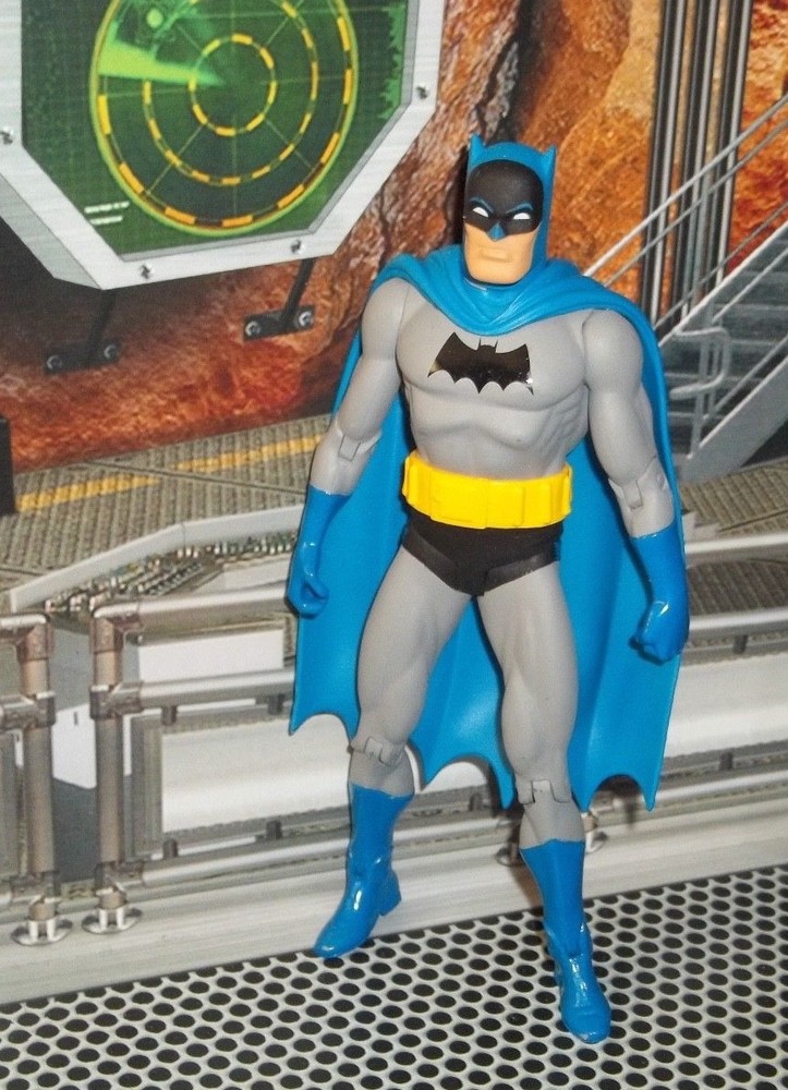 DC DIRECT COLLECTIBLES GOLDEN AGE BATMAN FIGURE OF THROUGH THE AGES GIFT SET