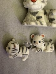 Puppy in my Pocket Jungle WHITE TIGER Figure + 3 Babies 2007 MEG