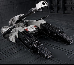 Jingke One Tank Megatron Transforming Robot Figure Ss114 18cm Toy Wonderful Gift