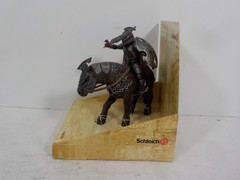N A327 SCHLEICH Dark Knight in Silver Armor on Horse Figure Ritter 70059