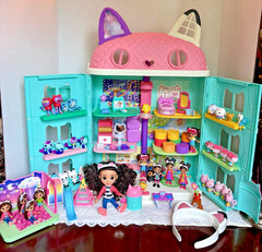 Gabby’s Dollhouse Purrfect Playset 2FT Tall Figures Cats Accessories Works