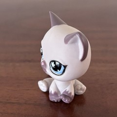 Littlest Pet Shop Squeaky Clean Pets 664 Mauve Cat 665 Basset Hound, Accessories