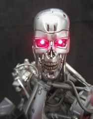 TERMINATOR 2 Indestructible T-800 Endoskeleton HOT TOYS MMS33 1/6 Scale
