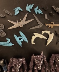BIG Final Faction Action Figure & Accessories Lot Kharn Alien Hive, Weapons