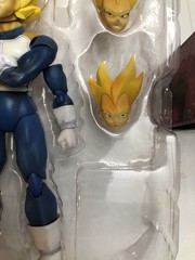 S.H. Figuarts Dragon Ball Z Super Saiyan Vegeta Premium Color 1.0 2015 Complete
