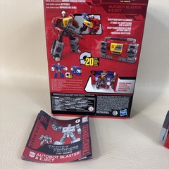 Hasbro Transformers Studio Series 86/25 Autobot Blaster & Eject