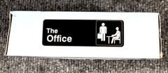 * NEW in box * THE OFFICE – Dwight’s Schrute Farms Single Figure Buildable Set