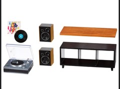 MGA miniverse Record Player With 2 Balls (8 Records) Plus One BONUS Record