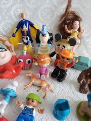 Mixed Lot Of 28 PV Random Disney And Other Mini Characters Toys Figurines