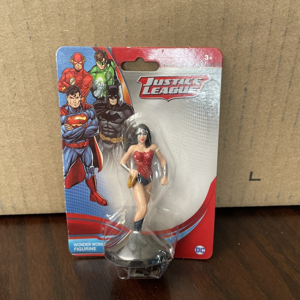 DC Comics & Monogram International Wonder Woman Mini Figurine NIB Fast Ship