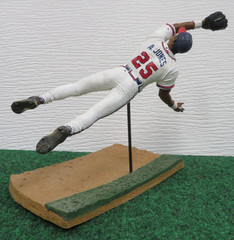 ANDRUW JONES – 2004 McFarlane figure + 2 cards 2002 & 2023 & frame pic. – Braves