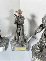 McFarlane Movie Maniacs Fallout Deathclaw,Securitron,Lucy,Maximus & Ghoul **Read