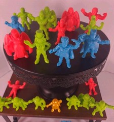 Wendy’s DC Comics M.U.S.C.L.E. Style Mini Figure Lot 56 Green Blue Red Gold