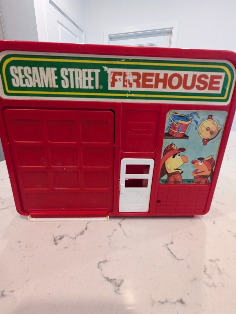 Vintage 1983 Sesame Street Firehouse Playset Fire Truck Figure Ramp