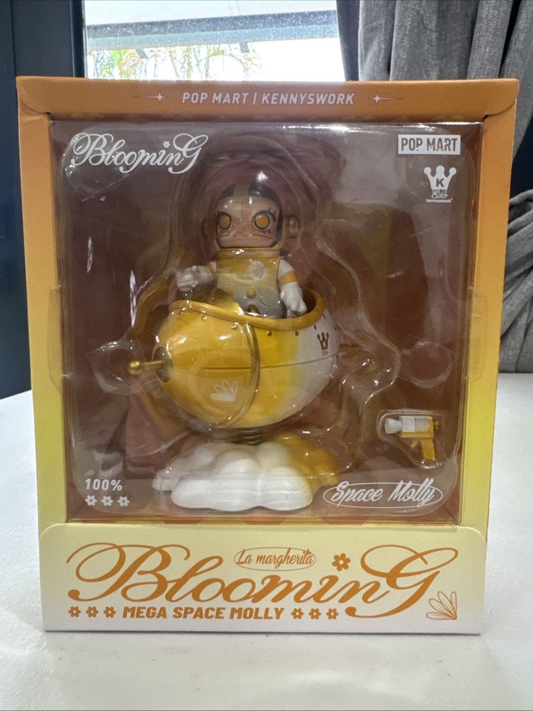 Authentic Pop Mart Mega Space Molly 100% Blooming Series- La Margherita. Sealed