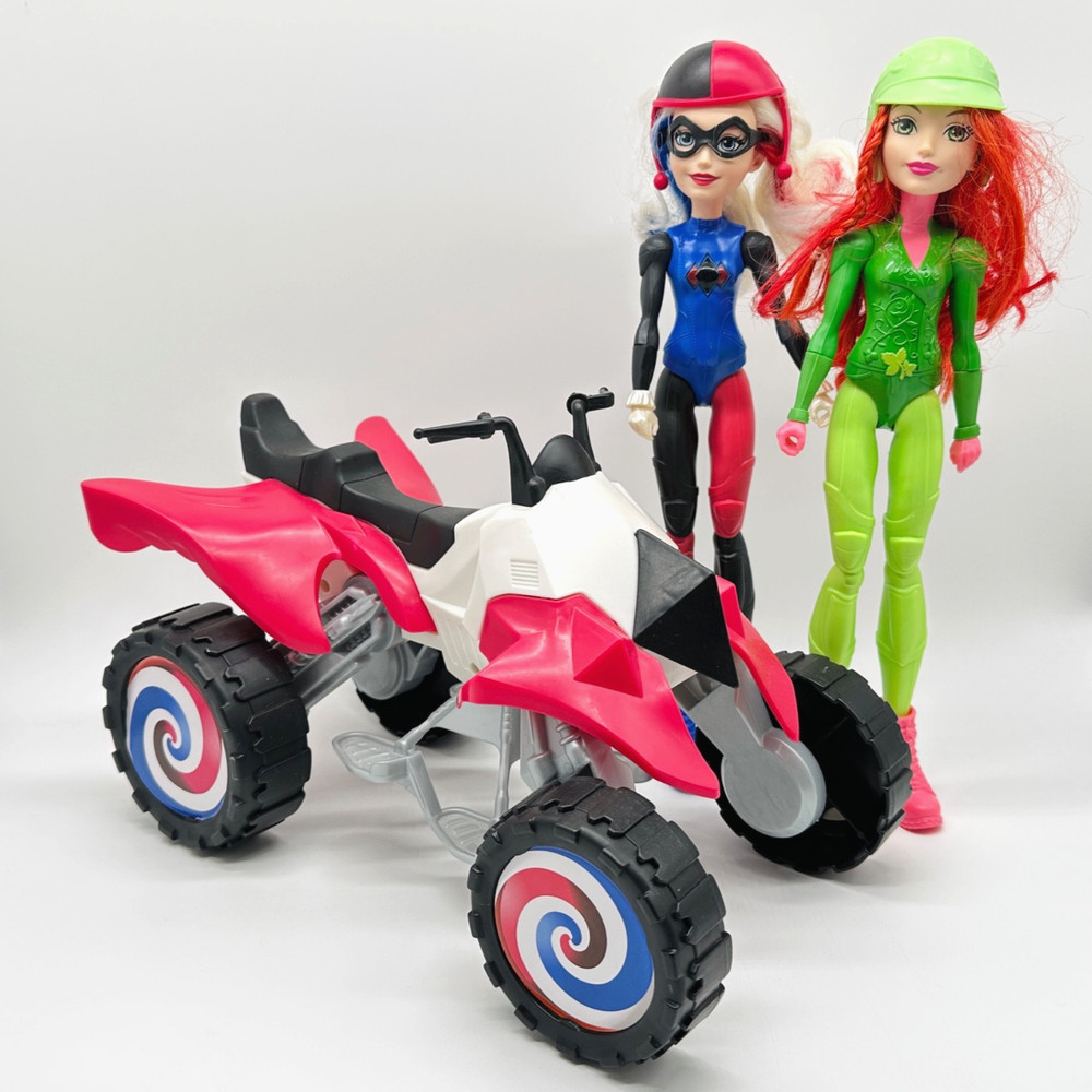 2017 DC Superhero Girls Quad Bike Set Harley Quinn & Poison Ivy Mattel 12″ ATV