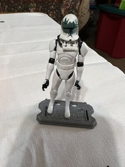 STAR WARS 3.75″ GALACTIC BATTLE CLONE TROOPER PILOT GOJI FIGURE w WEAPON & CARD