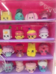 60+ Shopkins With Display Storage Case Pink Holder EXCELLENT CONDITION